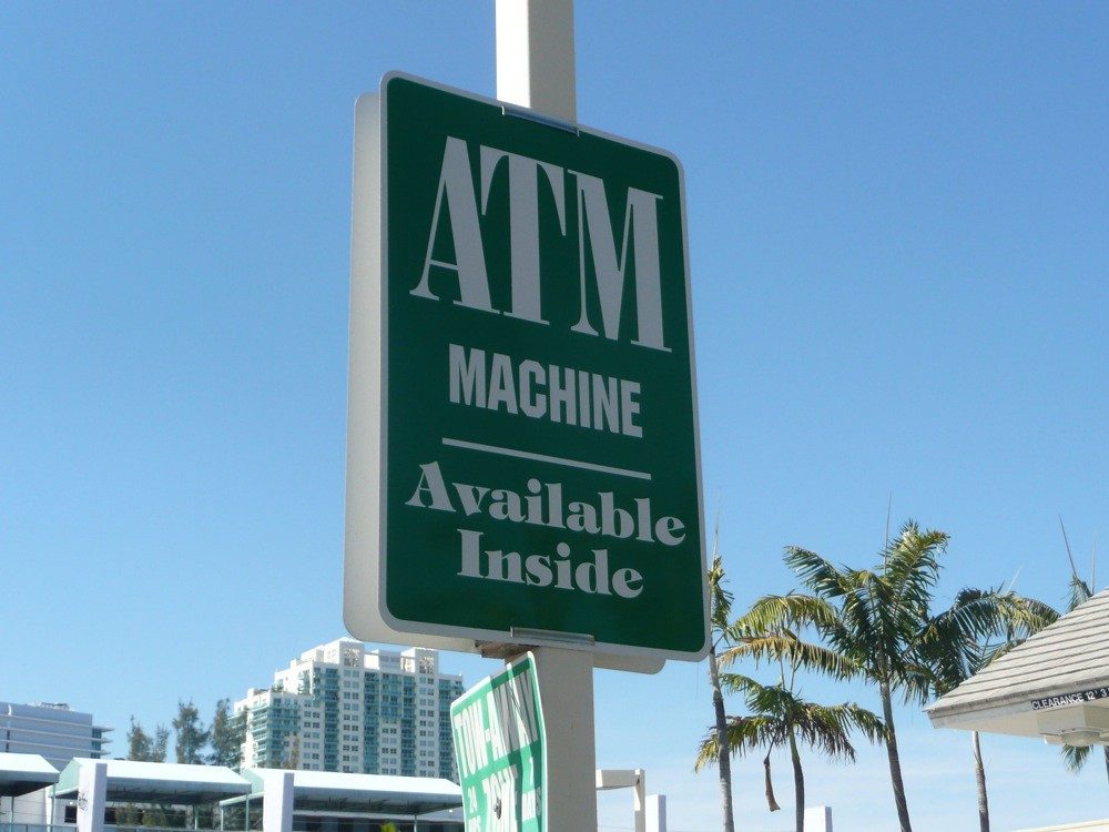 ATM機器の設置風景